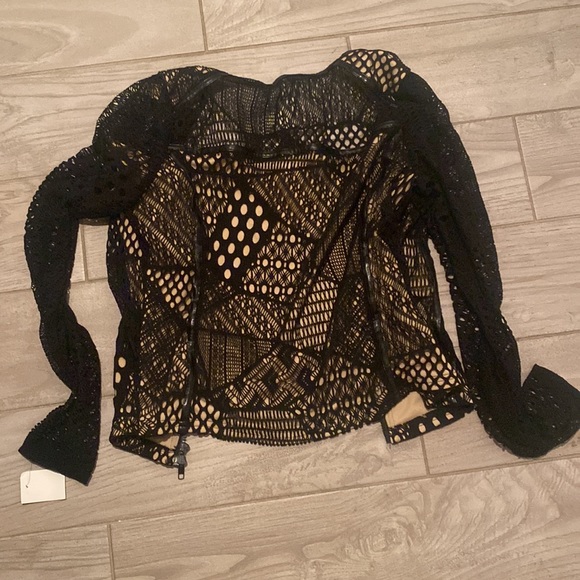 Unique Zip Up - Picture 2 of 3